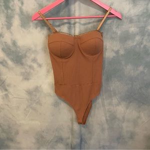 Haute Monday taupe colored bodysuit • padded cups • ribbed material